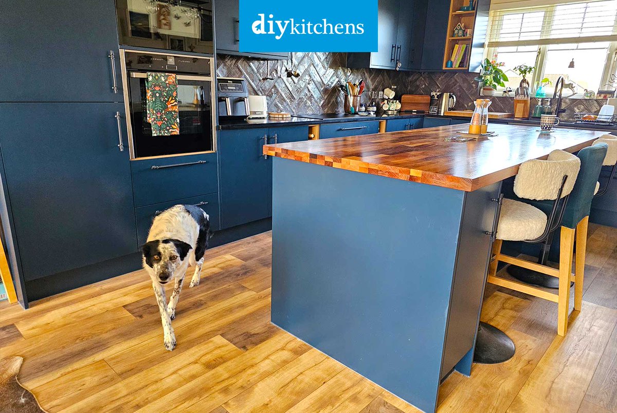 DIY_Kitchens's tweet image. 🌟 Sabina from Scotland shows us her completed Innova Carrera Cobham Blue Shaker #kitchen, supplied by DIY Kitchens (Ref:4333) - bit.ly/CustomerKitche…

Visit diy-kitchens.com to see how much you could save on your dream kitchen! 

#carrera #modernkitchen