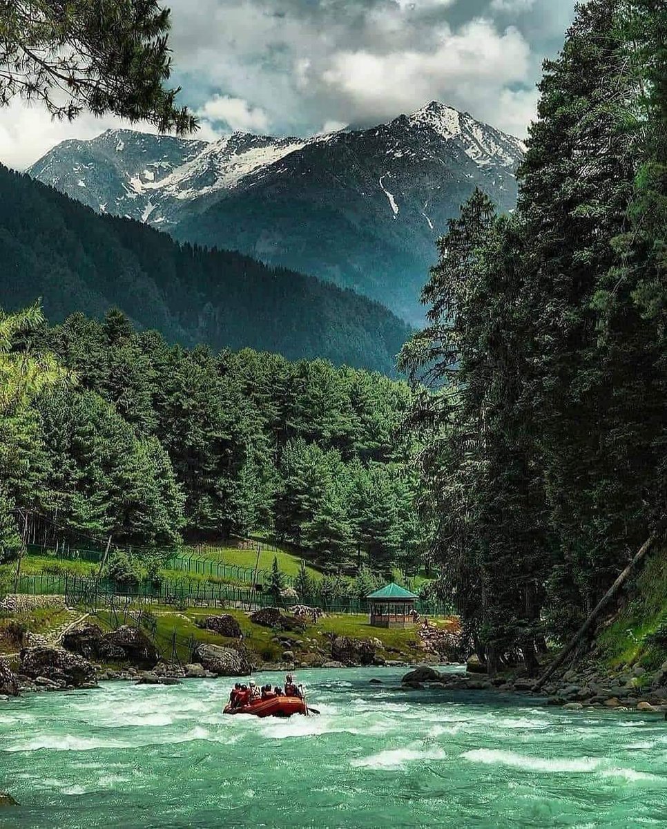 momentmemori's tweet photo. This is Pahalgam Kashmir. A slice of heaven of earth. https://t.co/7D8vm35i3I