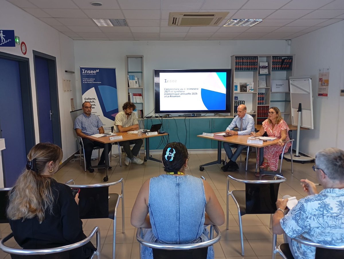 InseeOI's tweet image. #Conférence 
L’@InseeOI présente ce matin, en conférence de presse, sa note de conjoncture du 4e trimestre 2025 accompagnée de trois études permettant de dresser un premier bilan de l’activité économique à #LaRéunion en 2025