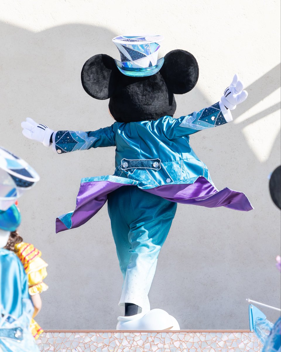 Tacky_Mouse's tweet photo. あまりにもスターすぎる背中。 https://t.co/Evxt2s6duY
