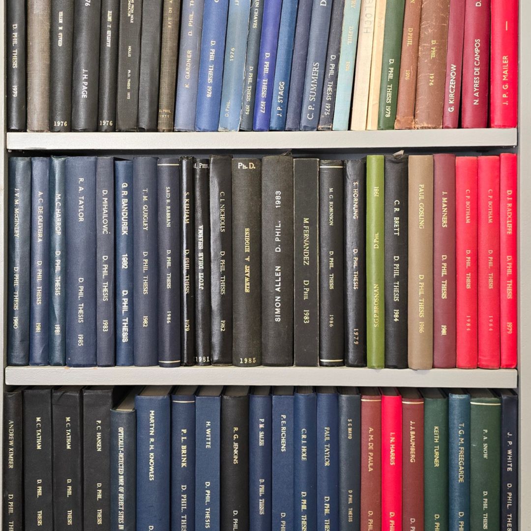 OxfordPhysics's tweet image. #ThrowbackThursday  A collection of theses in the Clarendon Common Room.
#physics #oxford #thesis