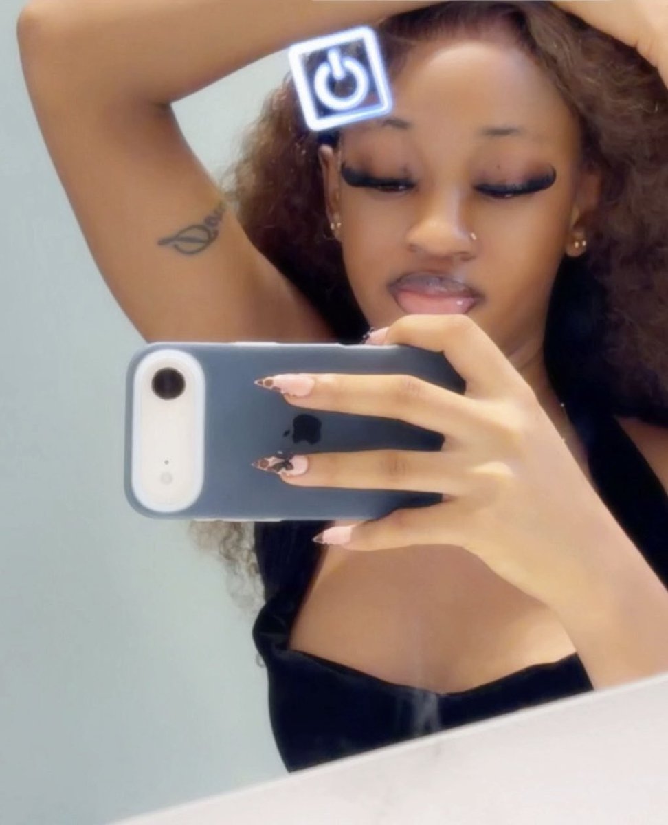 Calmly-unique 🪽 tweet media