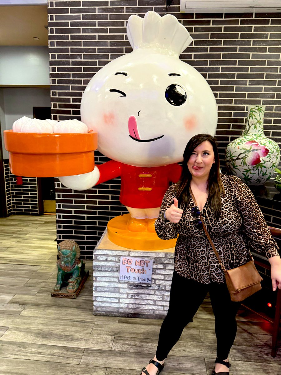 SincerelyyNaomi's tweet photo. We tried Xiao Long Dumplings here in Las Vegas - amazing experience. Delicious food. We can’t wait to go back!! https://t.co/YGTjeqUo63