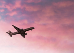 airnews_pune's tweet image. देशांतर्गत विमान कंपन्यांवरील कार्यचालन खर्चाचा भार कमी व्हावा  आणि प्रवाशांना परवडणारा विमान प्रवास करता यावा, या उद्देशाने  केंद्र सरकारकडून लँडिंग आणि पार्किंग शुल्कात २५% कपात जाहीर 

#CivilAviation #Airlines #AviationNews #IndiaNews #Travel #AirTravel #GovernmentDecision