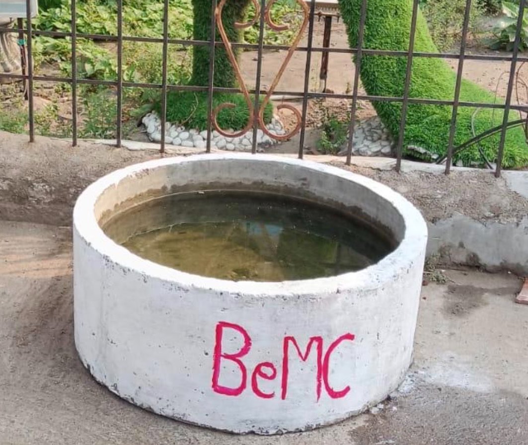 manas_muduli's tweet photo. Small gestures, big impact ❤️

Kudos to Berhampur Municipality, Odisha for placing water pots across the city to help animals and birds stay hydrated during the harsh summer.

Yesterday, I saw a stray cow that looked extremely thirsty, and a shopkeeper gave water in a bucket. https://t.co/xAEje9beXk