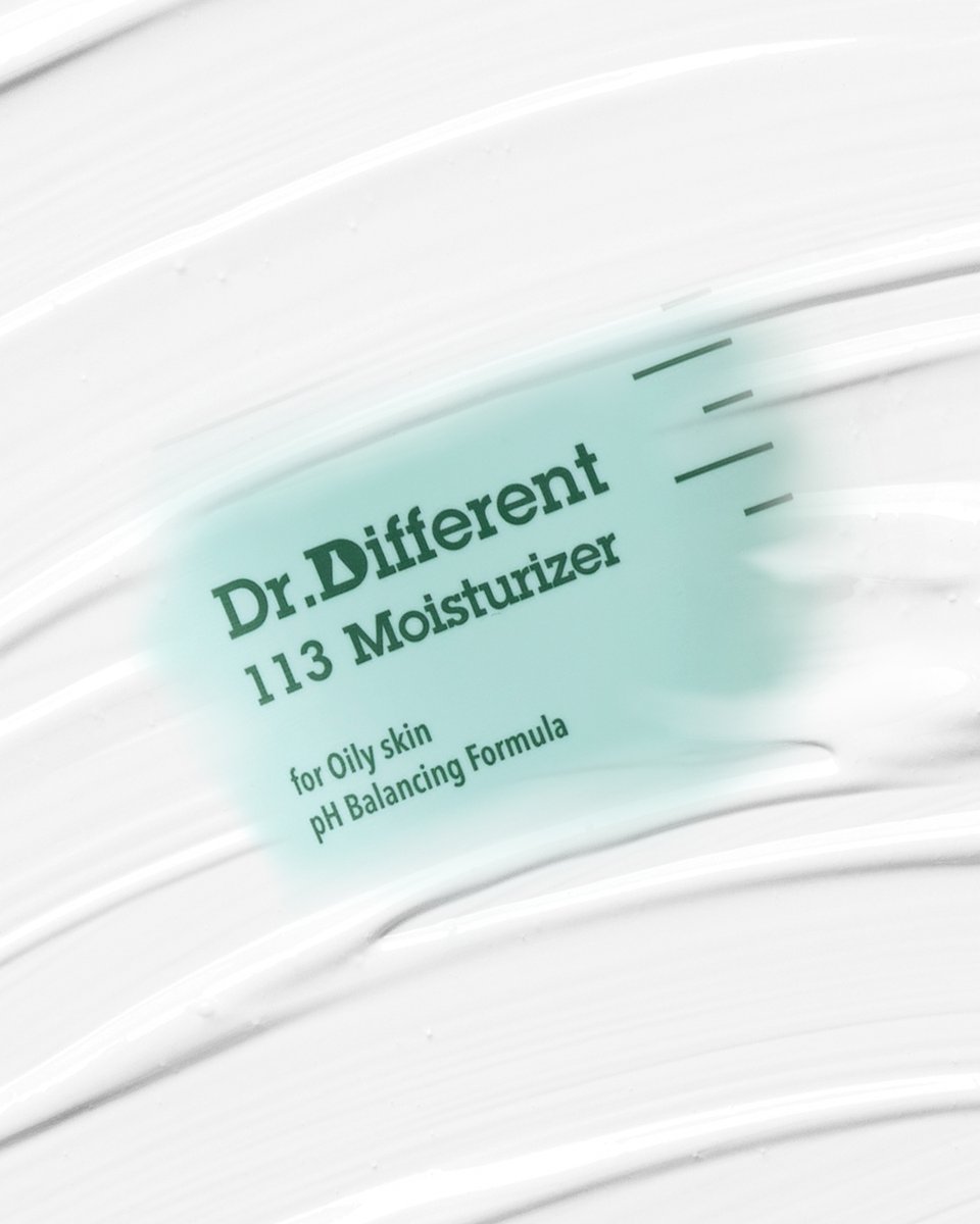 Drdifferent_JP's tweet photo. テカリは気になるけど、内側はカサつく…そんなインナードライや脂性肌に悩む方へ。

ドクターディファレントの 『113 モイスチャライザー』 は、お肌のpHバランスを理想的な状態に整えるために設計されました。

🧪 なぜ「113」が選ばれるの？
1️⃣ 理想の弱酸性バランス
お肌が最も健やかでいられる弱酸性（pH 5.5）を維持する処方。
過剰な皮脂を抑えつつ、お肌本来の���リア機能をサ��ートします。

2️⃣ ベタつかない、みずみずしいテクスチャー
画像のような、軽やかでスッと馴染むテクスチャーが特徴！
脂性肌（Oily skin）の方が敬遠しがちな「重さ」を排除し、水分だけをしっかり補給します。

3️⃣ 専門医による「プロ仕様」の設計
代表である皮膚科専門医が、膨大なデータをもとにたった開発。

年齢を重ねたお肌の「乾燥によるカユミ（掻痒症）」が気になるデリケートな肌にも適した、信頼のドクターズコスメです。👨‍⚕️

お肌のテカリや揺らぎにお悩みなら、まずはこの1本から始めてみませんか？🥚

#DrDifferent #ドクターディファレント #113モイスチャライザー #脂性肌 #インナードライ #弱酸性 #韓国コスメ #韓国スキンケア #ドクターズコスメ #肌質改善 #テカリ防止 #保湿クリーム #敏感肌ケア #成分重視 #たま��肌 #美容垢 #Qoo10 #Qoo10メガ割 #おすすめコスメ #美肌習慣