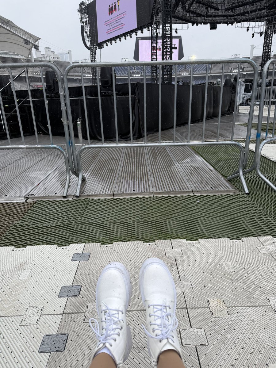 suzi⁷ 🪭 BTS DAY tweet media