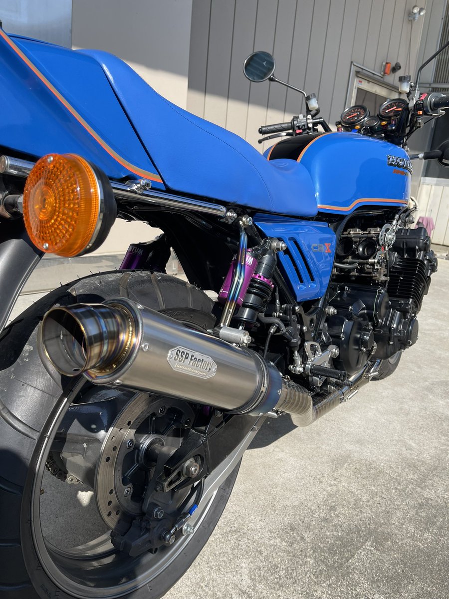 SSP_Factory's tweet photo. CBX1000フルチタンマフラーのワンオフ製作😆
こんな日が来るとは思ってはいましたが、遂にやってしまいました😆
インパクトあり過ぎのフル輪切りマフラー😆
6気筒だけでもインパクトあるのにフル輪切りで一目見た���忘れられない程のマフラーになりました✌️
動画はSSP FactoryのYouTubeチャンネルで！ https://t.co/zimVldEOH3