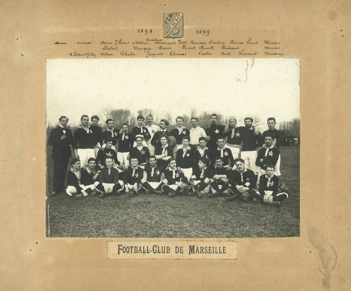 Frederic's tweet photo. Rappel que “Droit au But”, la devise de historique de Marseille, était avant 1900 une devise de rugby !

Devise du FCM, Football Club de Marseille, club de Dufaure de Montmirail et Arnold Bideleux, avant de changer leur nom en OM ;)

Superbe photo du club en 1899 au Parc Borely https://t.co/6po0jn9dKK