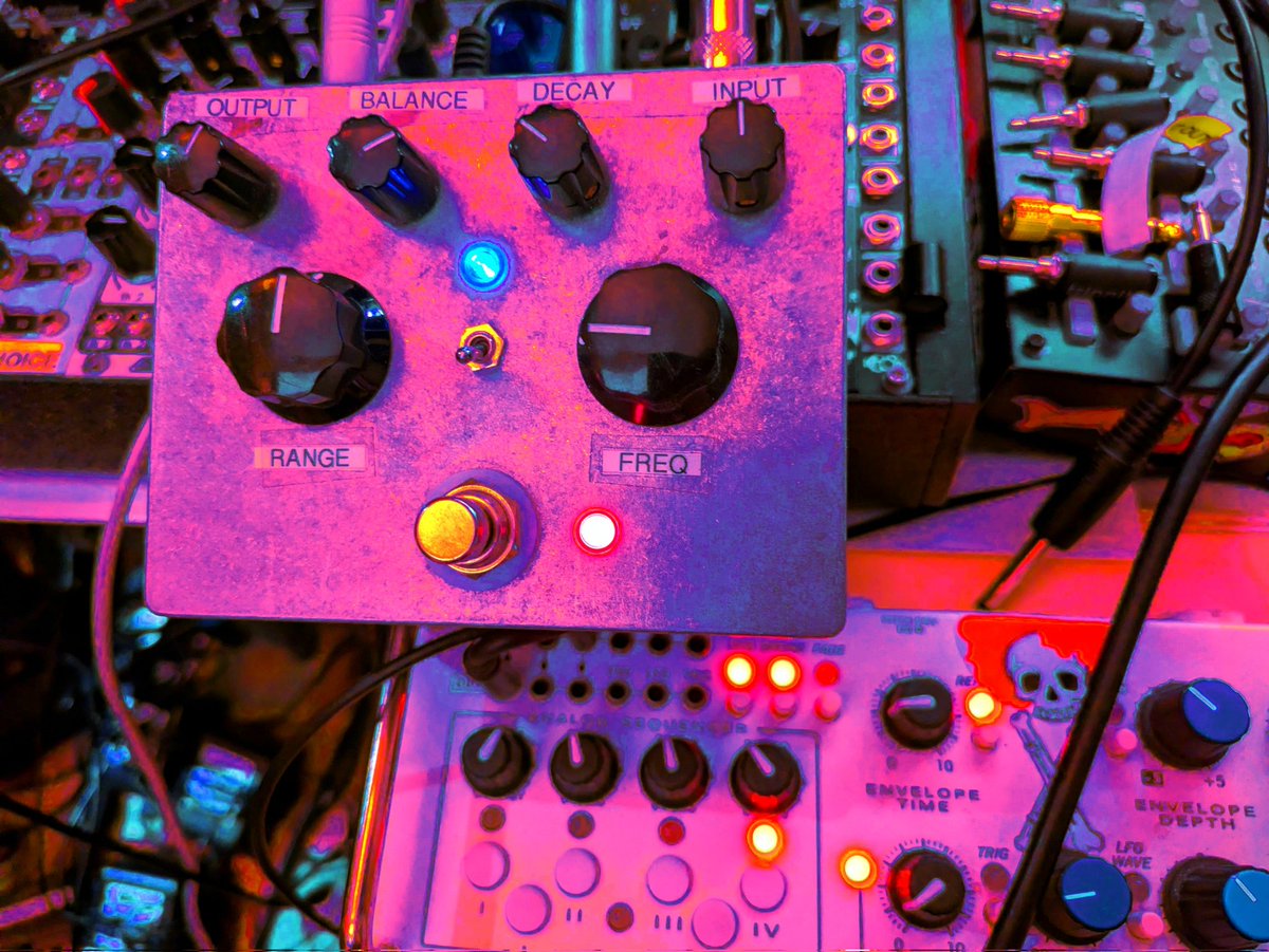 thetonewrecker's tweet image. .
Prototype from friend
Enjoy testing weird boxes
Has no instructions 
.
#techno #tonewrecker #paulbirken #electronicmusic #studioprocess