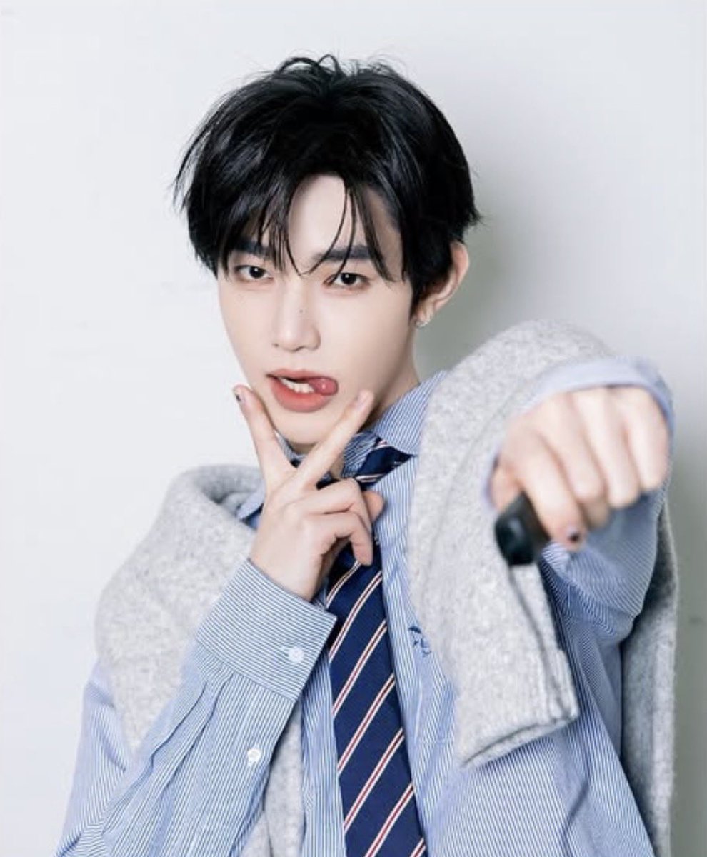 zzharing's tweet photo. 장하오네컷잘찍는거너무좋지.. https://t.co/nZeflKSRVk