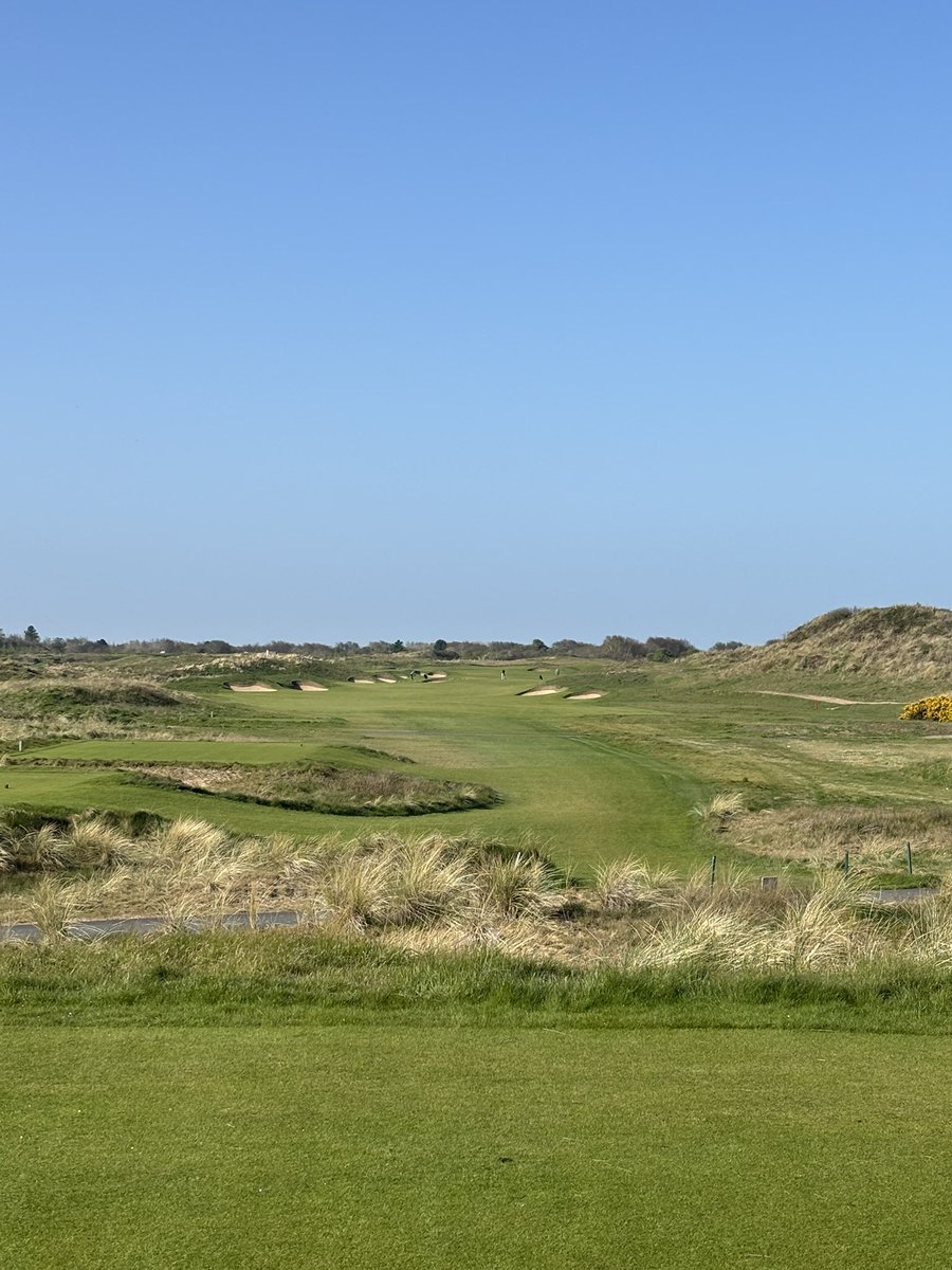 AMurrayGolf's tweet photo. I had the pleasure of playing @royalbirkdale yesterday with a member and mates. The changes are sensational, I can't wait to see the best at The Open tackle the huge run offs. Greenside skills and imagination req!  All will unfold @bbc5live in July https://t.co/IEl1EY8Uaq