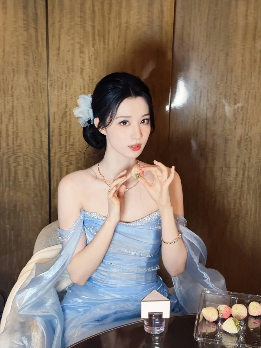 wangchuranfan's tweet photo. Wang Churan Xiaohongshu update Blue Blue Blue 王楚然小紅書Chuan話會 #王楚然 #王楚然北美後援會 #wangchuran #小紅書 #BlueBlueBlue https://t.co/9r6TS1DDpJ