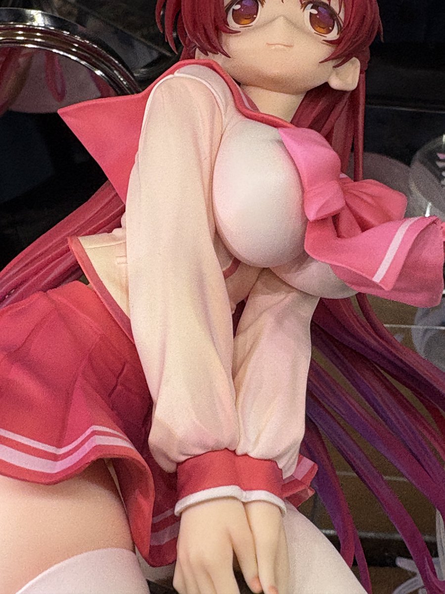 2000年初頭のギャルゲキャラに多かった
「胸の形に張り付くような学生制服」
って、実際問題どうやって作られるんだろうな?
そもそも現実で再現可能なのか分からんし、この構造のメリットも分からんし誰が最初に考えたんだろう? 