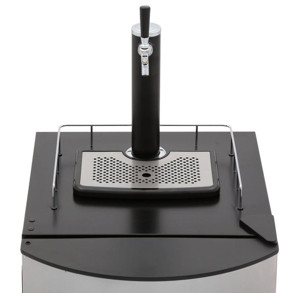 Beer Cooler #beercooler 
---Pull top to dispense cold and refreshing beer   
---Easy to install the unit according to instruction manual    
---Easy to use draft dispenser   
---Could remove the unit freely as the adjustable caster wheel   
---Handy drip tray
Jolly.zhang #beer