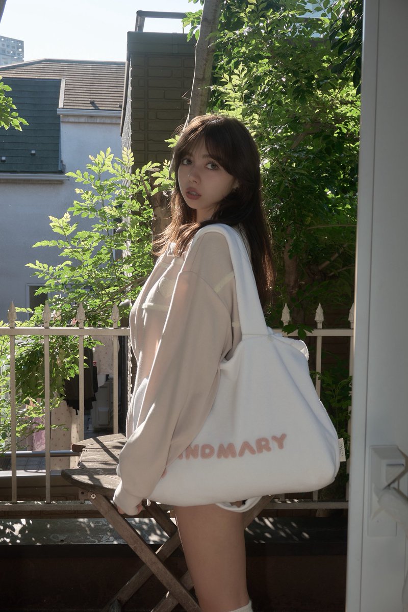 Milky pile toto bag with chouchou color white/black ¥12100-tax in