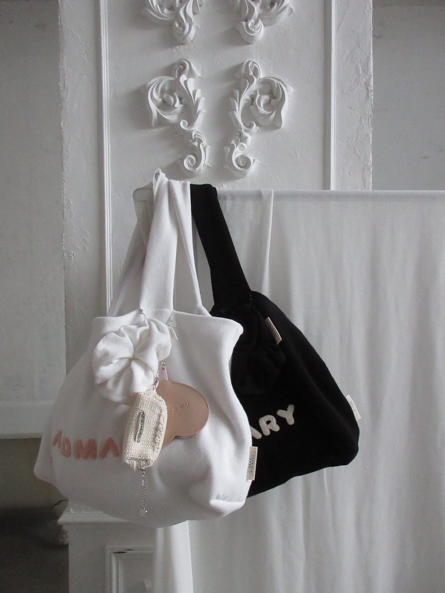 Milky pile toto bag with chouchou color white/black ¥12100-tax in