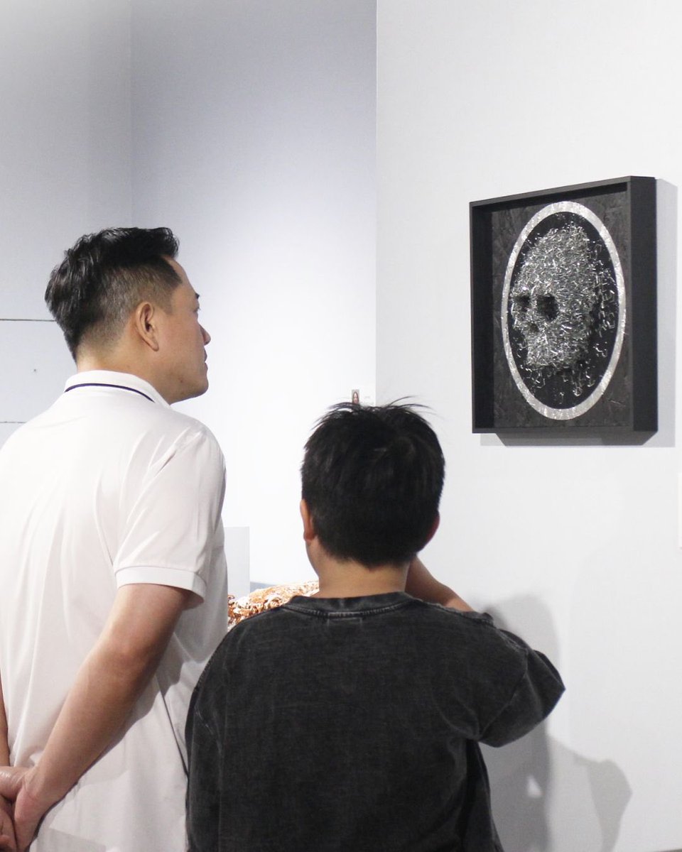 ekraf_ri's tweet photo. Through powerful material explorations, the exhibition rethinks form, space, memory, and meaning—where materials are no longer seen as static objects, but as living negotiations of presence and experience. https://t.co/UOJOwEjwKf