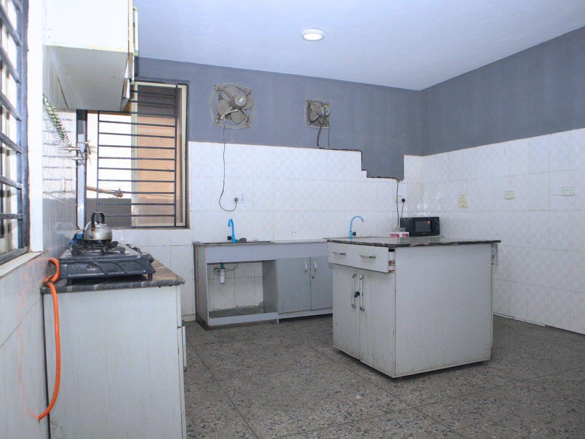 LiveableNG's tweet photo. We have two serviced studio apartments available. Both apartments are ensuite, bright, well-finished, and equiped with air-conditioners. The building has 24/7 security, so you can settle in and feel at home from day one.

Location-wise, you're sitting in the heart of Sabo, Yaba. https://t.co/nfFFQwF0yb