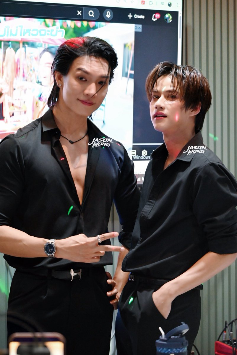 Jas0nWong's tweet photo. TOO Handsome หล่อสุด ๆ เท่สุด ๆ 🤩🖤
#LUMINxBOATOAT
#SummerRitual
#BoatYongyut #OatPasakorn
#BoatOat
@Yong_yutt @oat_psk https://t.co/kkGWMpPDWW