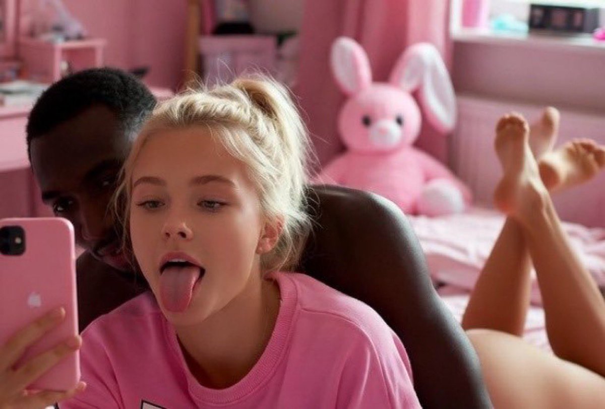 moods_ir's tweet photo. Pink like my room https://t.co/4ncqgVu0C0