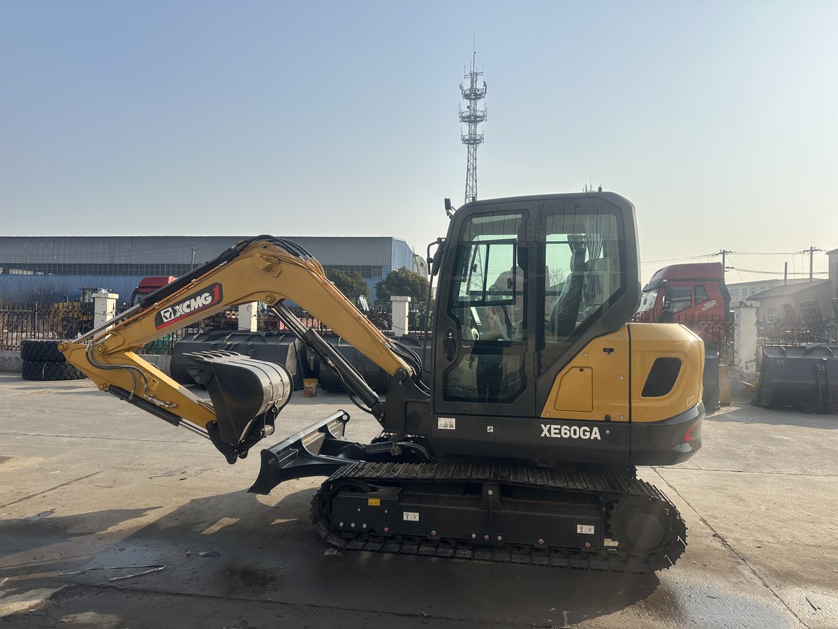daphne_han234's tweet photo. 🚜 XCMG XE60GA Excavator – Power in Compact Size!

💪 Strong performance
⚡ Fast and efficient
🔧 Reliable for construction, landscaping &amp; utility work
📦 Fast delivery! https://t.co/OK0nZ8htnQ