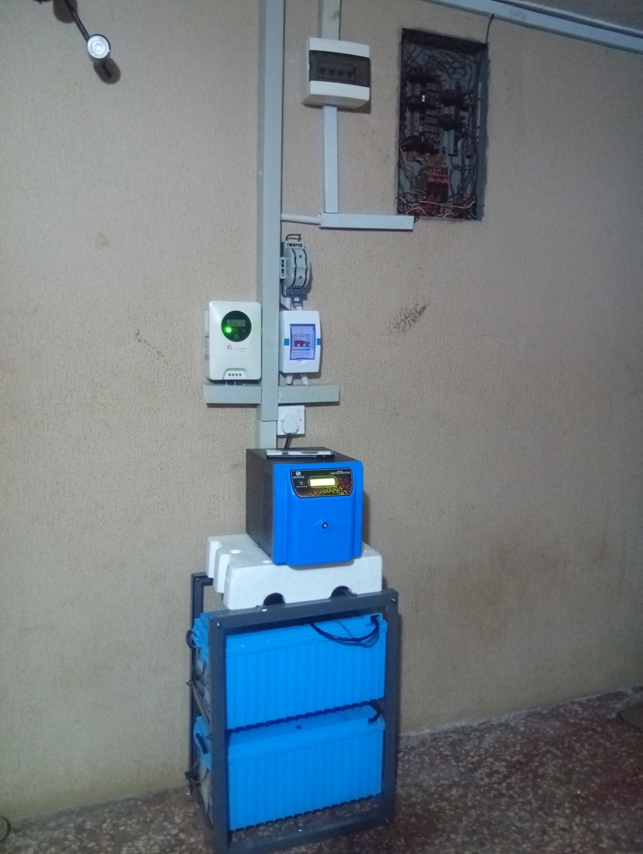 akismaela's tweet photo. Energy Storage Device: Inverter Battery 
Lead acid (Flood and AGM) nominal voltage 12V
LifePo4 (Lithium Ion) with nominal voltage of 12, 25.1 and 52.1. https://t.co/QhfMmjoMzj
