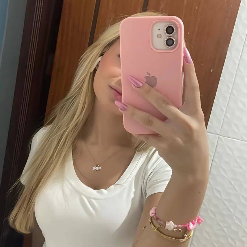 Alice tweet media