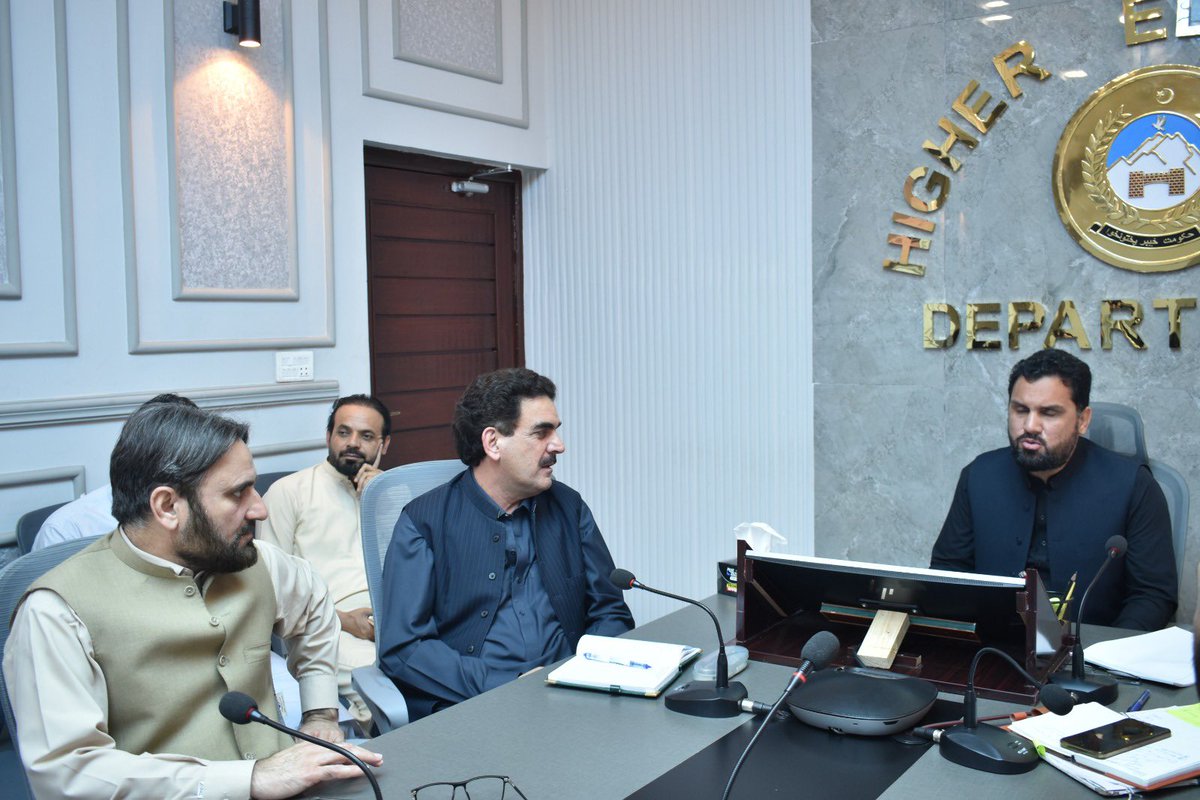 HigherEduKP's tweet photo. وزیراعلیٰ خیبرپختونخوا محمد سہیل آفریدی کی ہدایت پر ہائیر ایجوکیشن کے کمیٹی روم میں صوبائی وزیر برائے ہائیر ایجوکیشن مینا خان آفریدی کی زیر صدارت خیبرپختونخوا کی جامعات کی بین الاقوامی رینکنگ پر کام کرنے کے حوالے سے اجلاس منعقد ہوا۔ 
1/4 https://t.co/x7FevE5zgQ