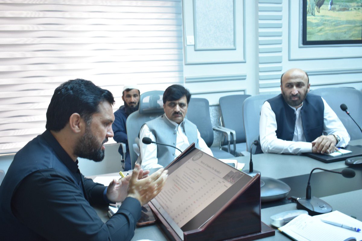 HigherEduKP's tweet photo. وزیراعلیٰ خیبرپختونخوا محمد سہیل آفریدی کی ہدایت پر ہائیر ایجوکیشن کے کمیٹی روم میں صوبائی وزیر برائے ہائیر ایجوکیشن مینا خان آفریدی کی زیر صدارت خیبرپختونخوا کی جامعات کی بین الاقوامی رینکنگ پر کام کرنے کے حوالے سے اجلاس منعقد ہوا۔ 
1/4 https://t.co/x7FevE5zgQ