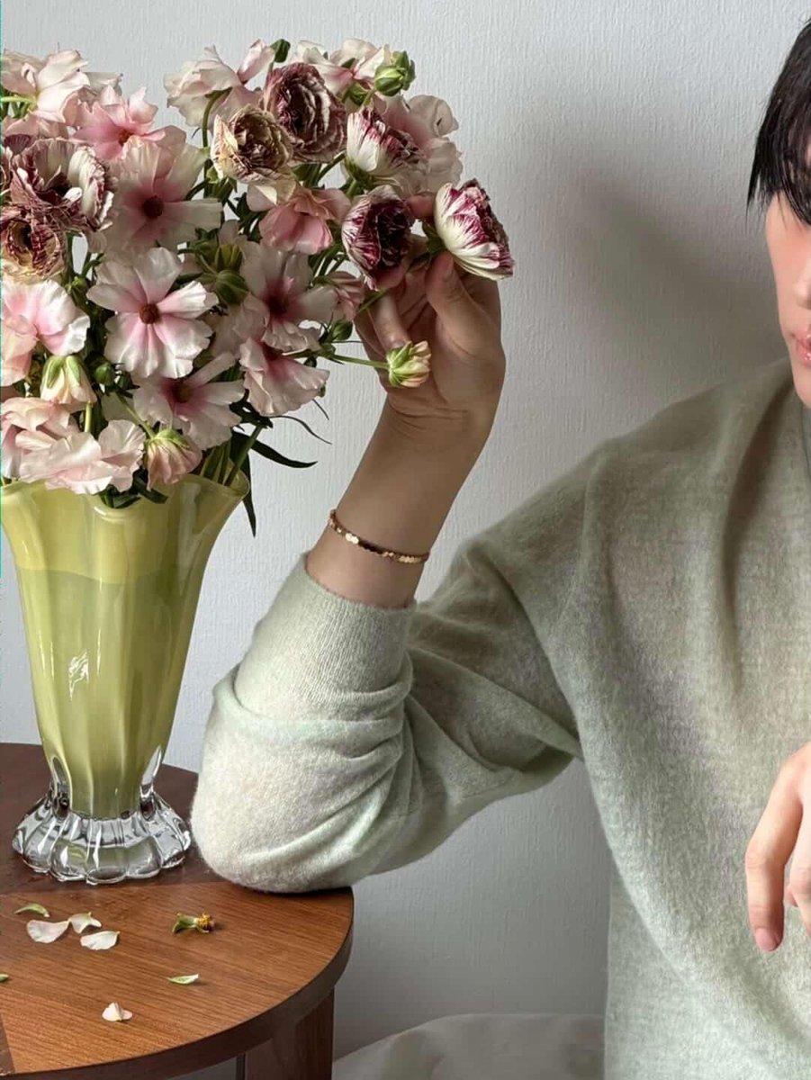 skzlatamproject's tweet image. ¡#LeeKnow será el rostro de la edición de Marie Claire Mayo!