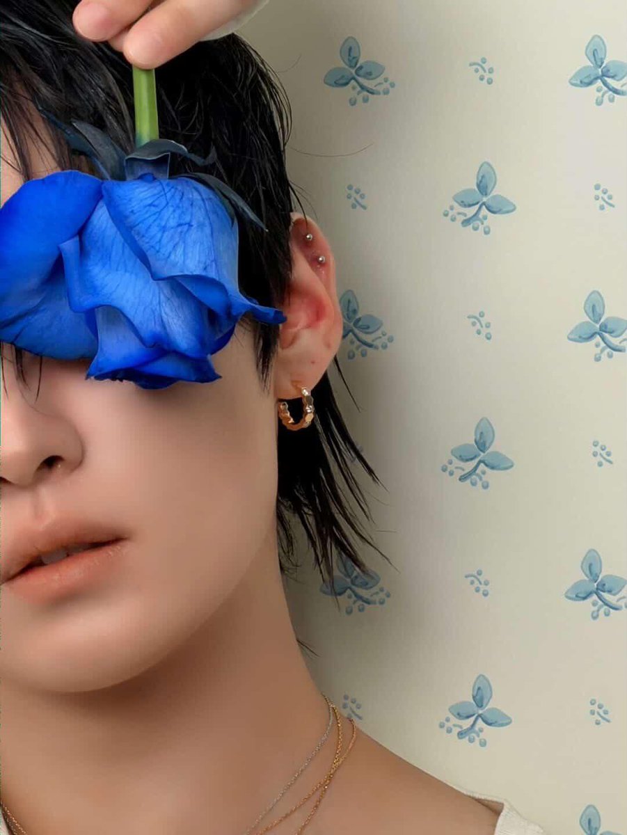 skzlatamproject's tweet image. ¡#LeeKnow será el rostro de la edición de Marie Claire Mayo!