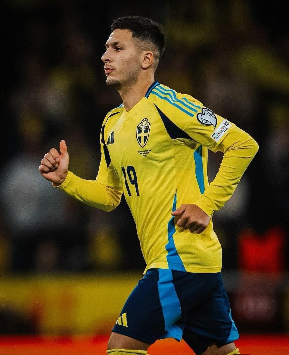 الأزرق 💙 tweet media