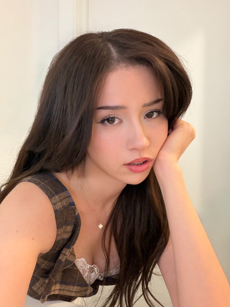 Mistress Pokimane tweet media