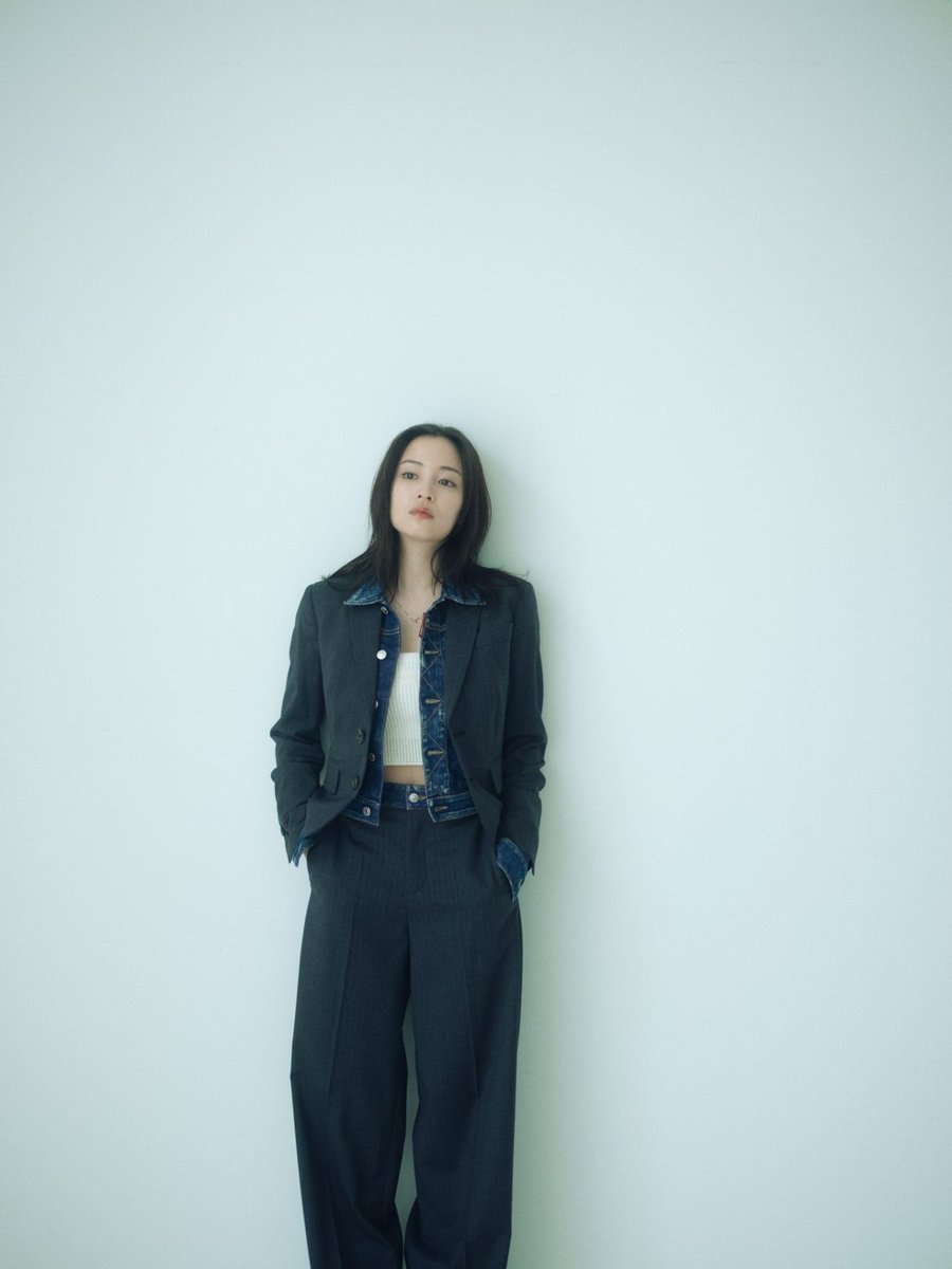 GINZA_magazine's tweet photo. 「舞台に向いているかどうかは、自分ではまだわからないです。でも、動き回って役の感情を全身に分散し、表現する感じはすごく心地よかったですね。」

広瀬すずが再び舞台に立つ理由
https://t.co/FokJMNkjw5 https://t.co/ZqIW4sJEPW