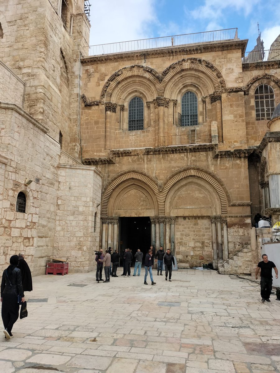 OPoquillon's tweet image. 🌿Jérusalem : Octave de Pâques pour les latins, semaine sainte pour les orthodoxes.🌿
Le saint sépulcre rouvre ce matin : la lumière du Dieu de vie luit dans les ténèbres🌿
Prions pour la paix! #Jerusalem 
#Pray #Paix