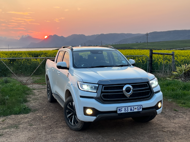 AutoTraderSA's tweet image. Lots of new Chinese bakkies have entered the market recently, costing considerably less than their #Hilux, #DMax and #Ranger counterparts. Which models are a safe bet, though? Pick the one you'll think will go the distance! bit.ly/WhichChineseDo…