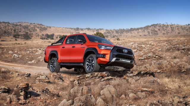 AutoTraderSA's tweet image. Lots of new Chinese bakkies have entered the market recently, costing considerably less than their #Hilux, #DMax and #Ranger counterparts. Which models are a safe bet, though? Pick the one you'll think will go the distance! bit.ly/WhichChineseDo…