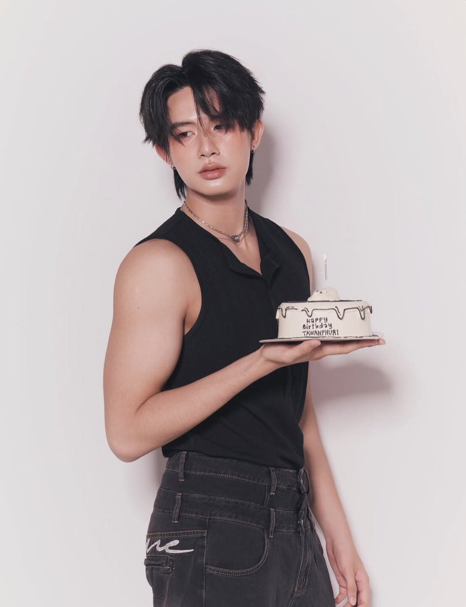 16 #LetsGoHONGSHI tweet media