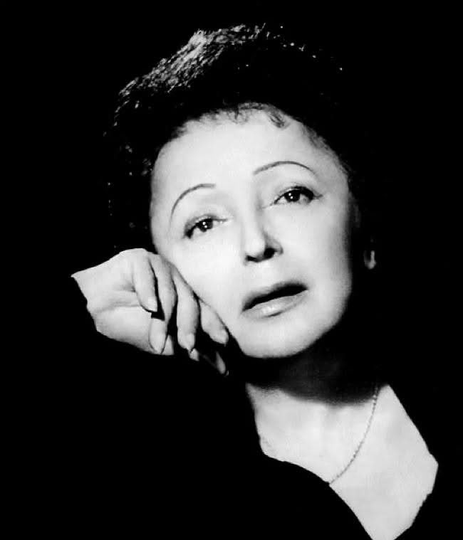 Paroles_auteurs's tweet photo. "Il y a des silences qui en disent long, comme des paroles qui ne signifient rien."
Edith Piaf https://t.co/cEGL6VIfZl