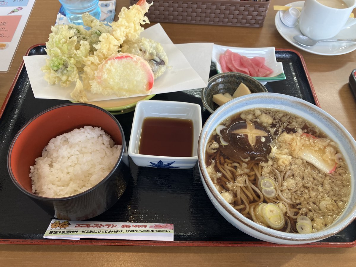 WMuro50169's tweet photo. 当店の天ぷら定食（税込800円）はいかがでしょうか？

当店は季節の食材を使った天ぷらになります
特に春は美味しい食材が豊富ですよね

私今日は、天ぷら定食に単品のお蕎麦（500円）と無料券でコーヒーをつけて満腹セットにしました！

1300円でお腹も心も大満足！週末も頑張れます！ https://t.co/3zE4dt27rt