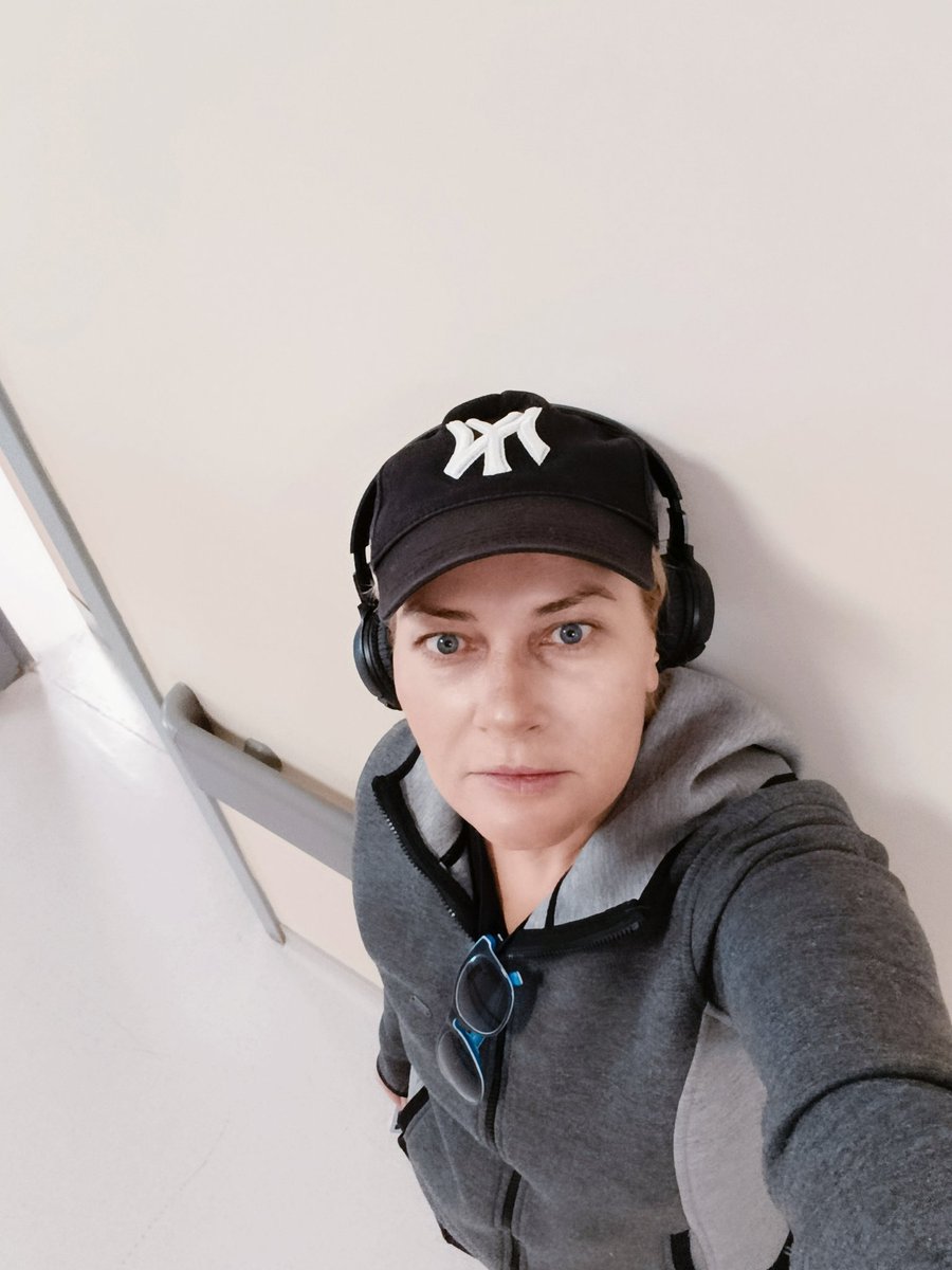 sadecehüzün...🎈 tweet media