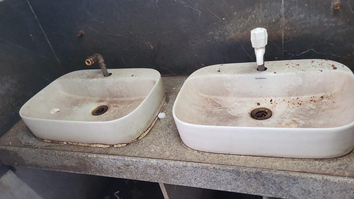 AieAssociation's tweet image. Serious negligence at Grant Rd Stn, Pfm 4(SouthEnd) Public toilet in filthy condition-foul smell, zero maintenance &amp;amp; mosquito breeding. Major public health risk. Complaint already submitted. Immediate action needed. @RailMinIndia @drmbct @WesternRly @mybmc @MPLodha #HealthHazard