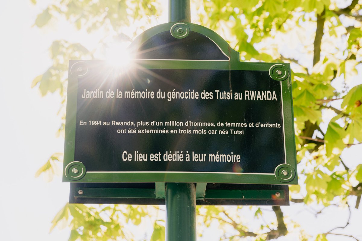 ccaf_france's tweet image. Le @ccaf_france était présent à la 32ème #commémoration du #génocide perpétré contre les Tutsis au Rwanda en 1994.

À cette occasion, une gerbe a été déposée au pied de la plaque commémorative en hommage aux victimes.