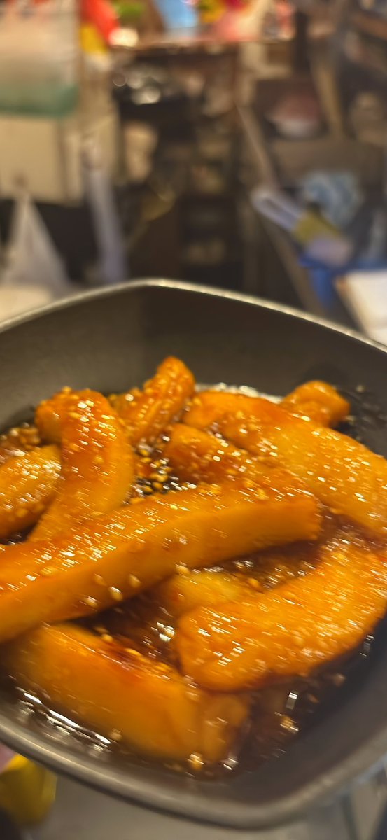 ハハハ八王子、4月9日(木)
小さい黒板にも本日のオススメ
木曜日、トッポギもタコもオススメ♪
少し肌寒いけど、寒くはない
ハハハでゆっくり呑みましょう♪