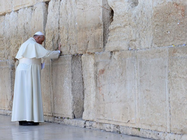 Michael Oliver tweet media