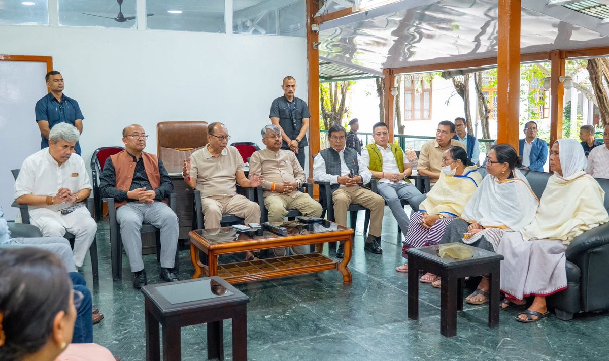 YKhemchandSingh's tweet photo. Held a meeting with representatives of AMUCO, MSF, Poirei Leimarol, COHR & AMAWOVA at the Secretariat, in the presence of Hon’ble HM Shri K. Govindas Singh and MLAs. Discussed in detail the key issues raised.

The Tronglaobi incident is deeply unfortunate and disrupted ongoing peace efforts. The State is in constant coordination with Union HM @AmitShah Ji.

Strict action will be taken against those responsible. Govt remains committed to restoring peace, ensuring security & upholding the rule of law.