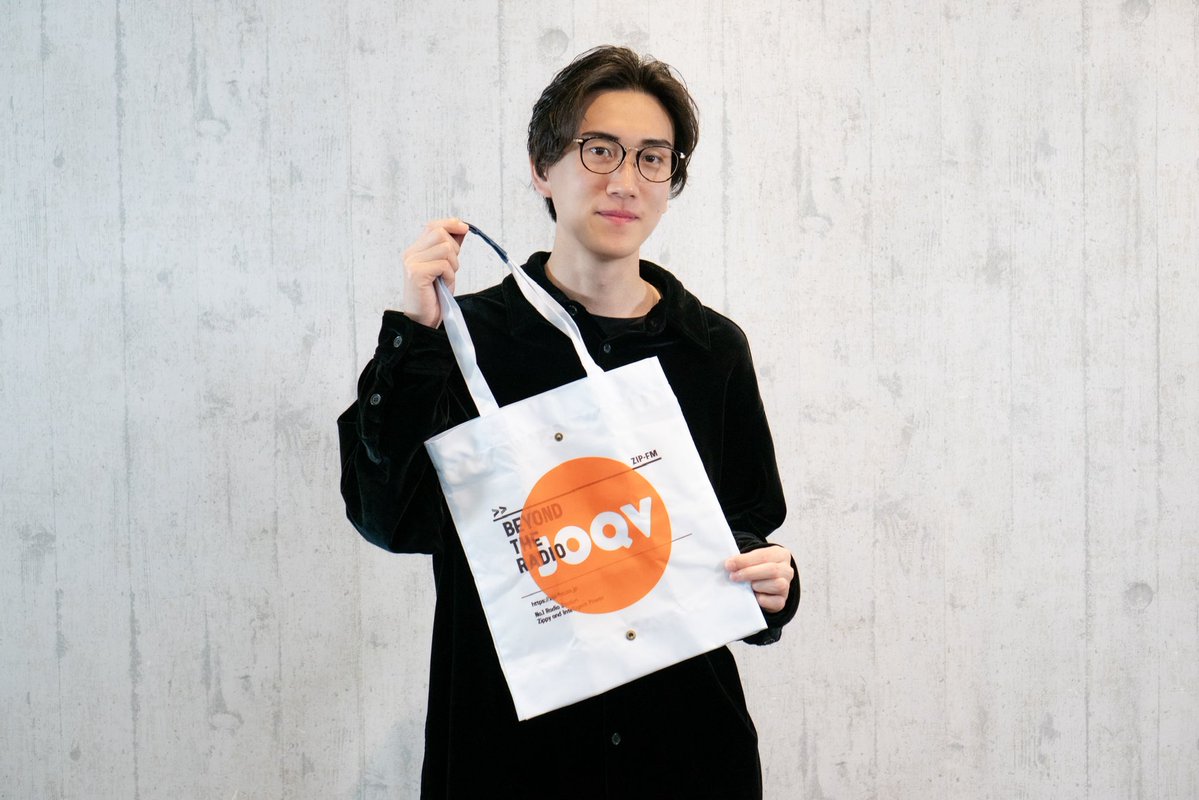 zip_special's tweet image. ／

#zipfm × #豊田合成 オリジナルエコバッグ
第2弾「ZIP Eco Bag」販売中📢

＼

エアバッグの端材を活用した
丈夫で折りたたみ可能なエコバッグ🌱

デザインは、
ナビゲーターの上野正明が担当✍🏻

▽ZIP-FM OFFICIAL STORE▽
zipfm.stores.jp/?category_id=6…