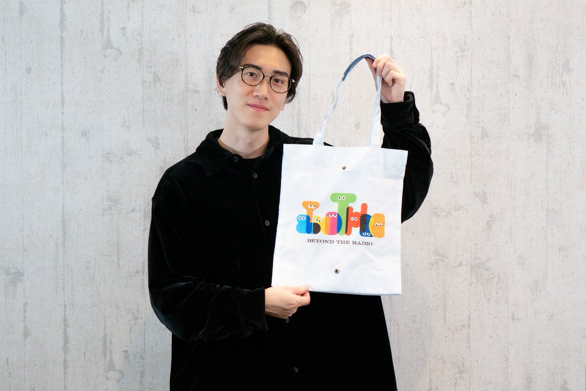 zip_special's tweet image. ／

#zipfm × #豊田合成 オリジナルエコバッグ
第2弾「ZIP Eco Bag」販売中📢

＼

エアバッグの端材を活用した
丈夫で折りたたみ可能なエコバッグ🌱

デザインは、
ナビゲーターの上野正明が担当✍🏻

▽ZIP-FM OFFICIAL STORE▽
zipfm.stores.jp/?category_id=6…