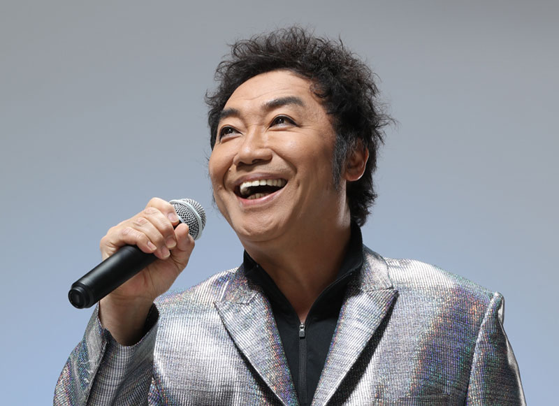 yat_twi's tweet photo. ♪明日4/10(金)チケット一般発売開始♪
(WEB・TELのみ 10:00～取扱い)

ものまねエンターテイメント
コロッケコンサート2026
2026年 10月10日 （土）
☆１回目☆13:30開演
★２回目★17:30開演

会場：#よこすか芸術劇場
全席指定一般:6,600円
こども(小学生以下):2,000円

笑いと感動が渦を巻く、唯一無二のステージへ!
声が変わる。顔が変わる。空気が変わる。
変幻自在、笑いすぎにご注意ください!!

＃コロッケ #お笑い ＃ものまね